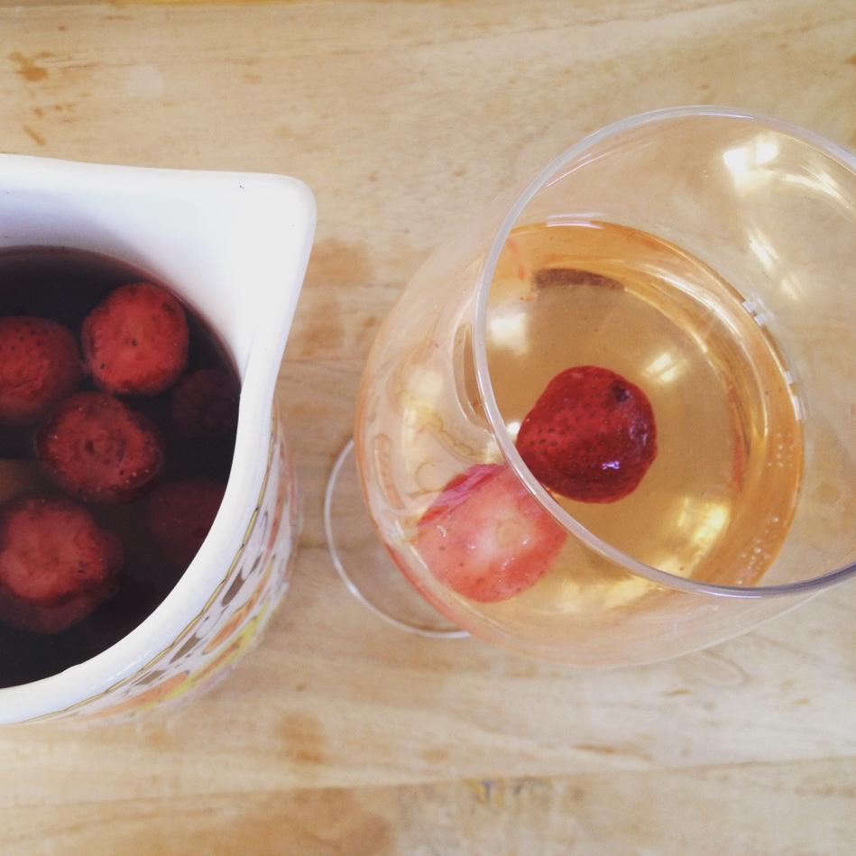 Houden jullie ook zo van sangria? Het recept van deze witte variant staat op goo.gl/9xSB2b #chicascooking