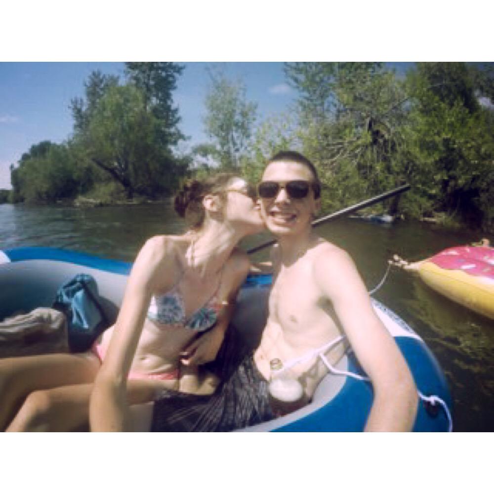 toureeuh's tweet photo. Last Sunday funday's river trip 💋🚣🏼💓 @jakeschreiter #gopro http://t.co/Ia8nr0iHCW