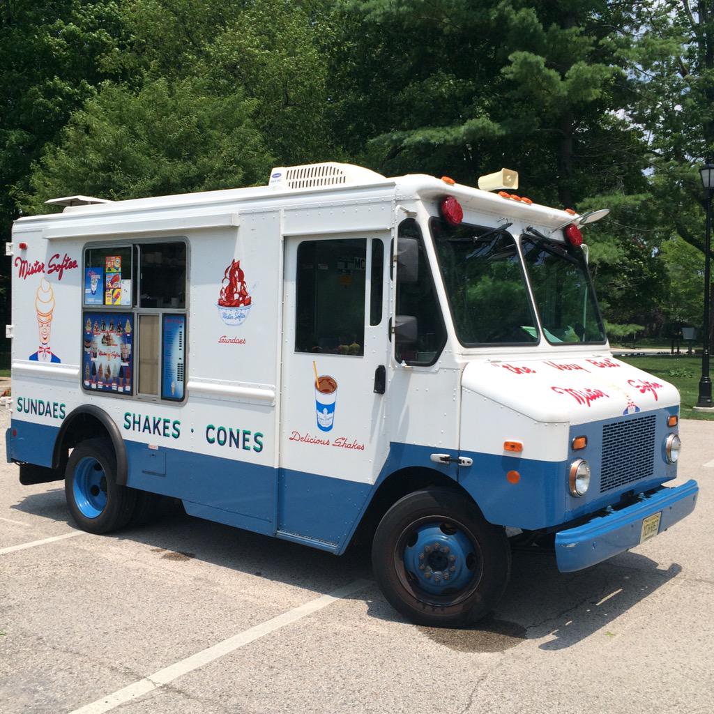 saintjosephs's tweet photo. Does Mr. Softee visit YOUR orientation? #yum #babyhawks #hawk19 http://t.co/Cwx91Z0dYp