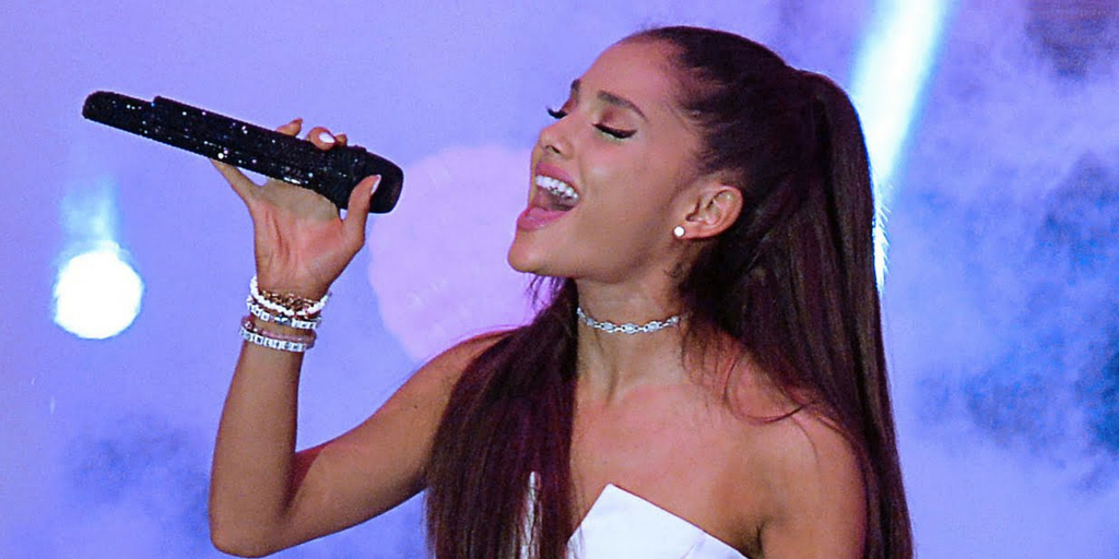 THEVOICE_ITALY's tweet photo. Ariana è a Roma e noi riviviamo le emozioni della finale di #tvoi con lei >> http://t.co/LSumFCjKFz ❤ @ArianaGrande http://t.co/Qp9smfWPzn