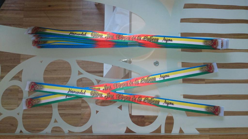 Otrebladesign's tweet photo. Pulseras de tela personalizadas. #Sublimación #Pulsera #Otrebladesign http://t.co/YR5A1ppGbX