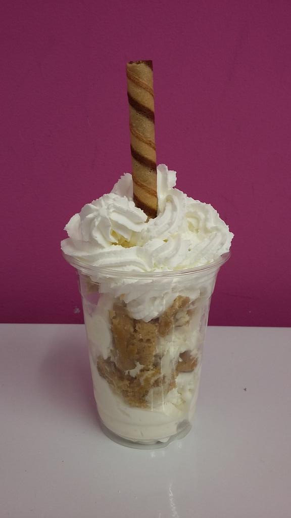 ScoopaliciousMt's tweet photo. #icecream sundae with #white chocolate ice cream &amp; #white chocolate #cookie dough! http://t.co/xpvpJeN8XV