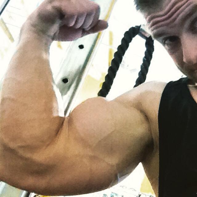 simonclbaxter's tweet photo. Getting the Gainz!! http://t.co/E2T8ONZii1