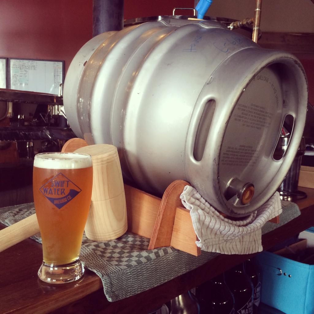 Swiftwaterbeer's tweet photo. Meet our Simcoe Pale Ale, and our Thai Pale Ale on cask with coconut. #ROC #ROCBrews #craftbeer #cask #drink local http://t.co/ZlAbpWXnhO