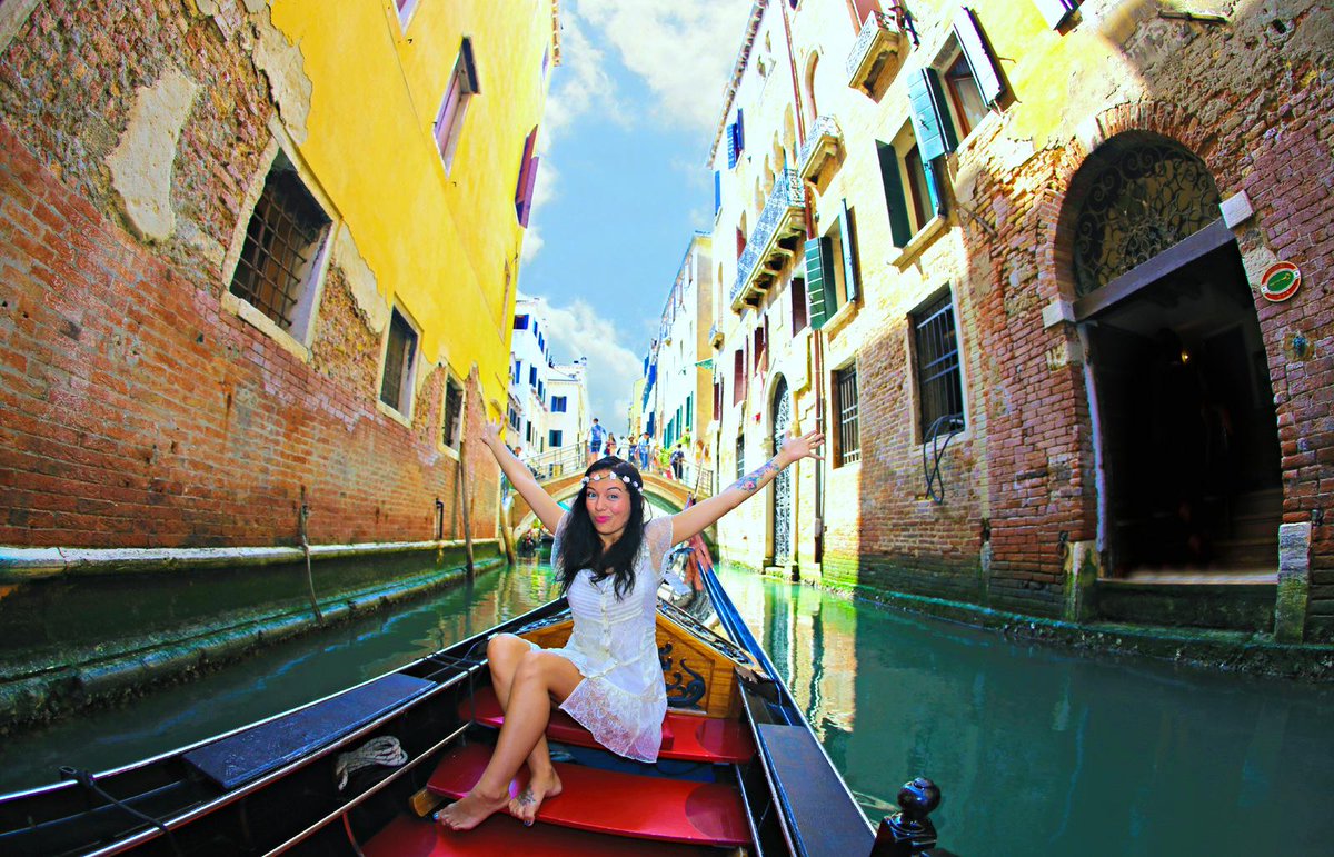 .@TingglyTeam Thank you for the AMAZING Gondola Ride experience, the best way to see #Venice, Italy! Pure magic!