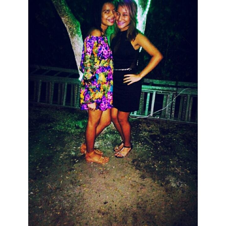 beaa12329's tweet photo. Afinal toda loira tem a sua morena ... 😘💜😎 

@nickoliveira201 http://t.co/oofwaeNLJ8