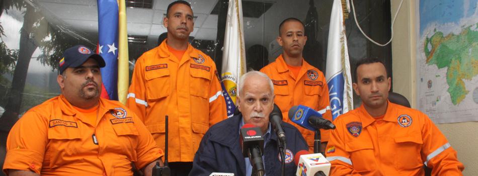 Activo 0800 lluvias (5588427) y el 911 para reportar emergencias en cualquier zona del país ow.ly/P3fyY