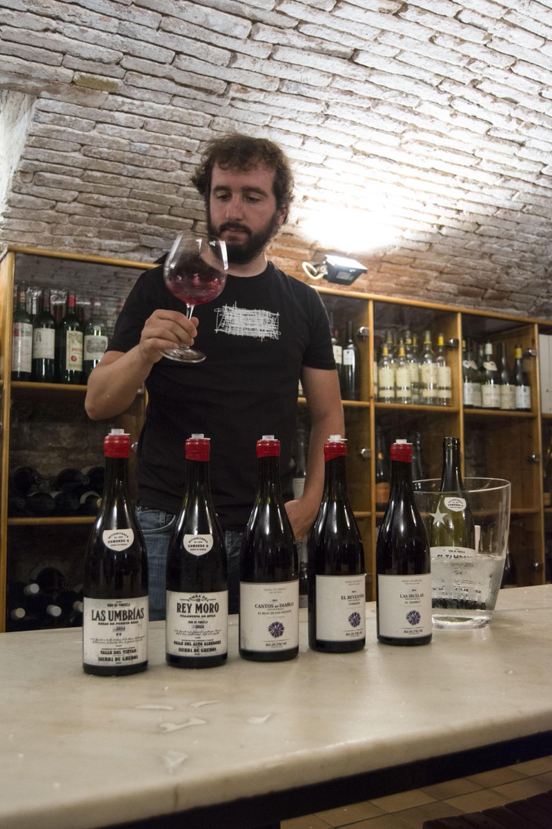 vilaviniteca's tweet photo. Dos fantásticos días degustando los vinos de la cosecha 2014 en Barcelona y Madrid #avan14 http://t.co/TWswgHrz5q http://t.co/K9Zx3mlWlj