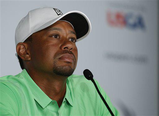 FoxNews's tweet photo. Agent: Story linking Tiger Woods to another golf pro’s ex is a ‘complete lie’ via @Fox411 http://t.co/6qpJJjXdF0 http://t.co/gITbaFb1tU