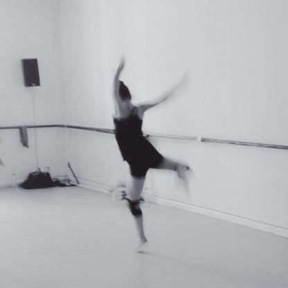 AlbaMessa's tweet photo. No son piernas, son alas. Porque no se trata de saltar, se trata de volar. ✈️ #dance #danza http://t.co/CFflmqmKxm