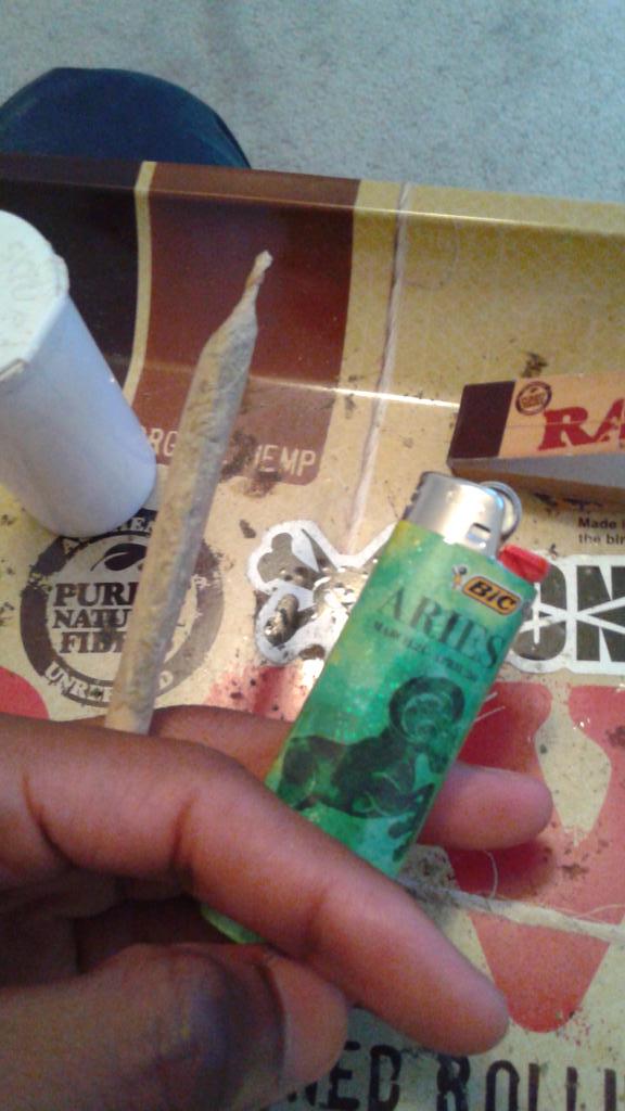 stonykoldmf's tweet photo. Burn up #rawlyfe #AriesLyfe #TGOD #TaylorGang http://t.co/XTrifCZTdF