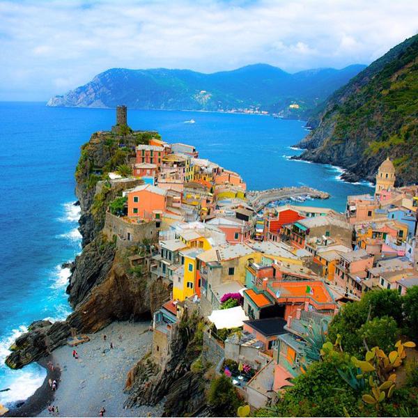 It's no wonder why people love visiting #Italy's Cinque Terre. Here is Vernazza:
#travel #wanderlustwednesday #ttot