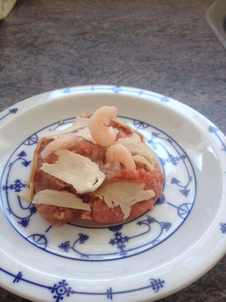 C: Meine Menscheneltern sagen, ich hätte heute Geburtstag!? Egal, aber mein "Kuchen" war toll!😻😻😻