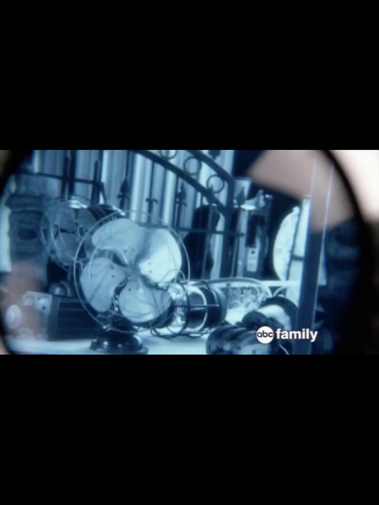 PLL_FanGurl's tweet photo. So A's a girl ?? http://t.co/NOEzs2iAdG