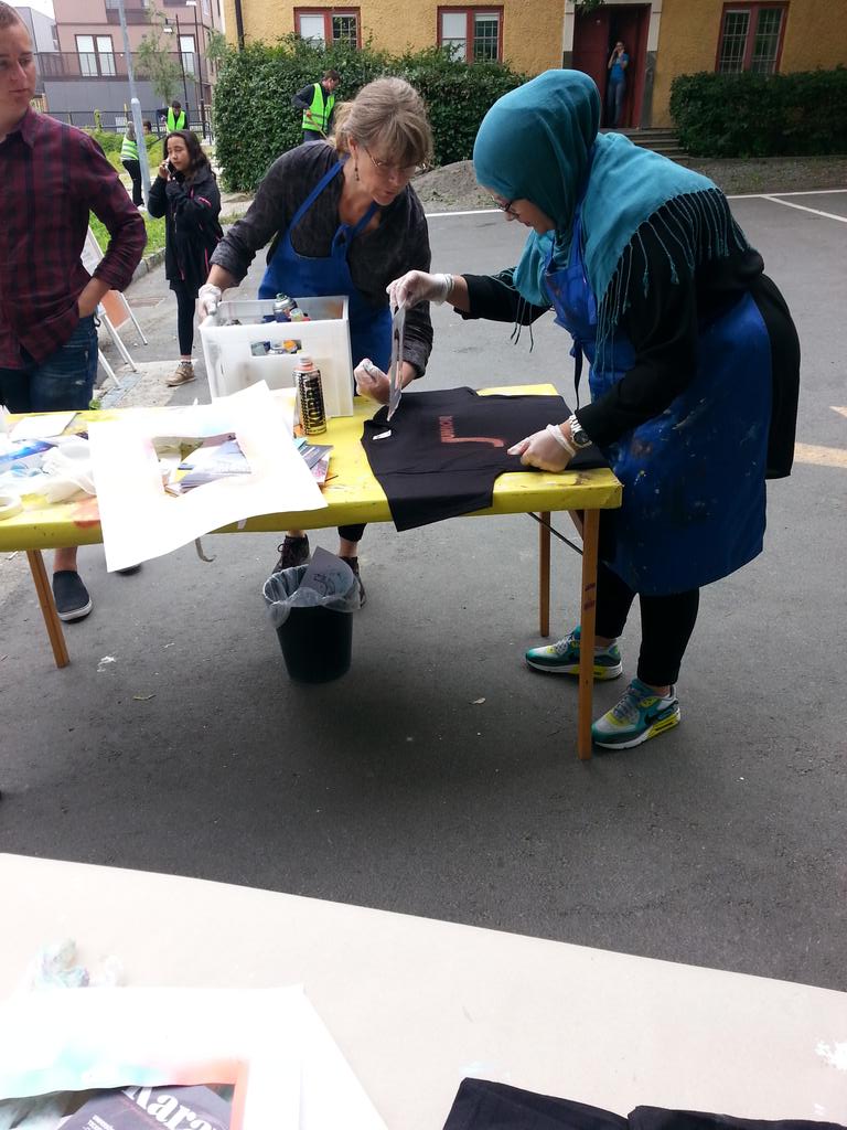 JRbotkyrka's tweet photo. Färgade några t-shirt #jrbotkyrka #jr2015 #viärbotkyrka http://t.co/BqfyTF1D0D