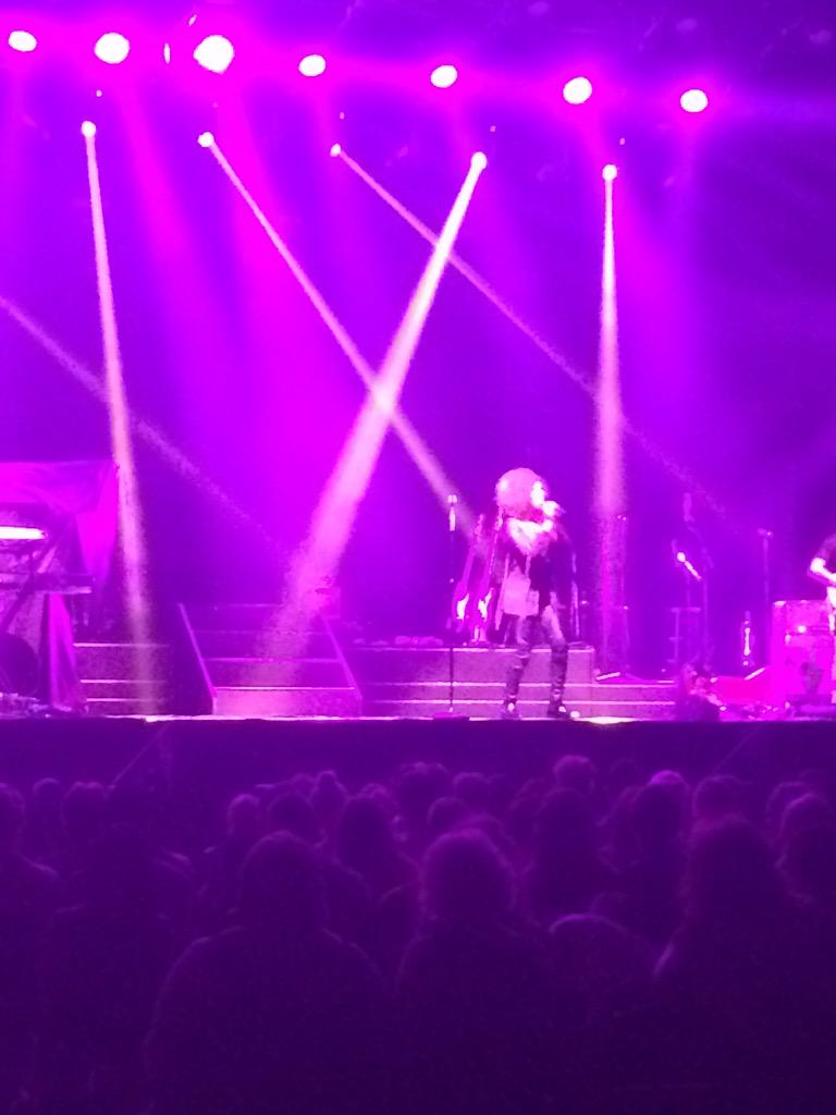 joannevgrace's tweet photo. Wicked performance from @TheAmberSimone @johnlegend UK Leeds show. Super proud http://t.co/4YdOoI09np
