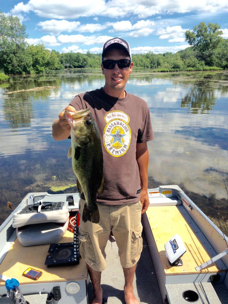 RTDfishing's tweet photo. @LiquidMayhem_ @BassUniversity has to be crawfish for sure http://t.co/kRyQFOZuKk