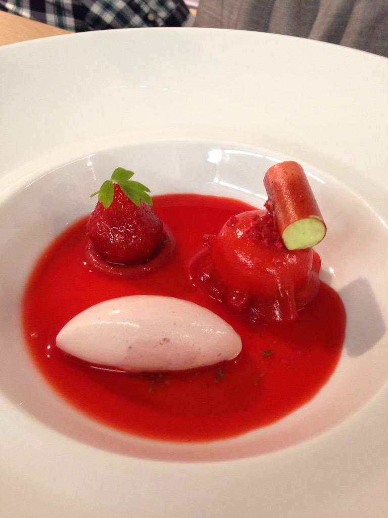 ChefScott74's tweet image. Great dessert from @Midsummerchef at @SkillsforChefs great dem. #inspiring #propercooking #cookingwithpans