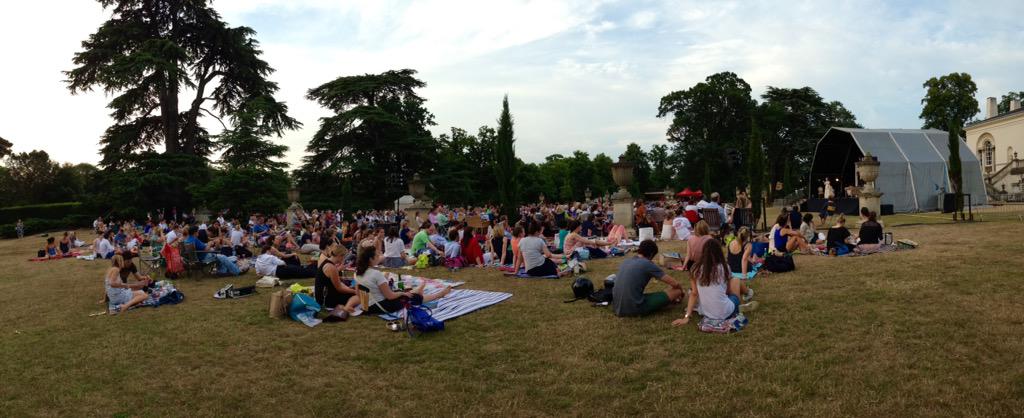 FocusOpera's tweet image. #Chiswick2015 #OperaInTheGardens #livefromthegardens #latraviata