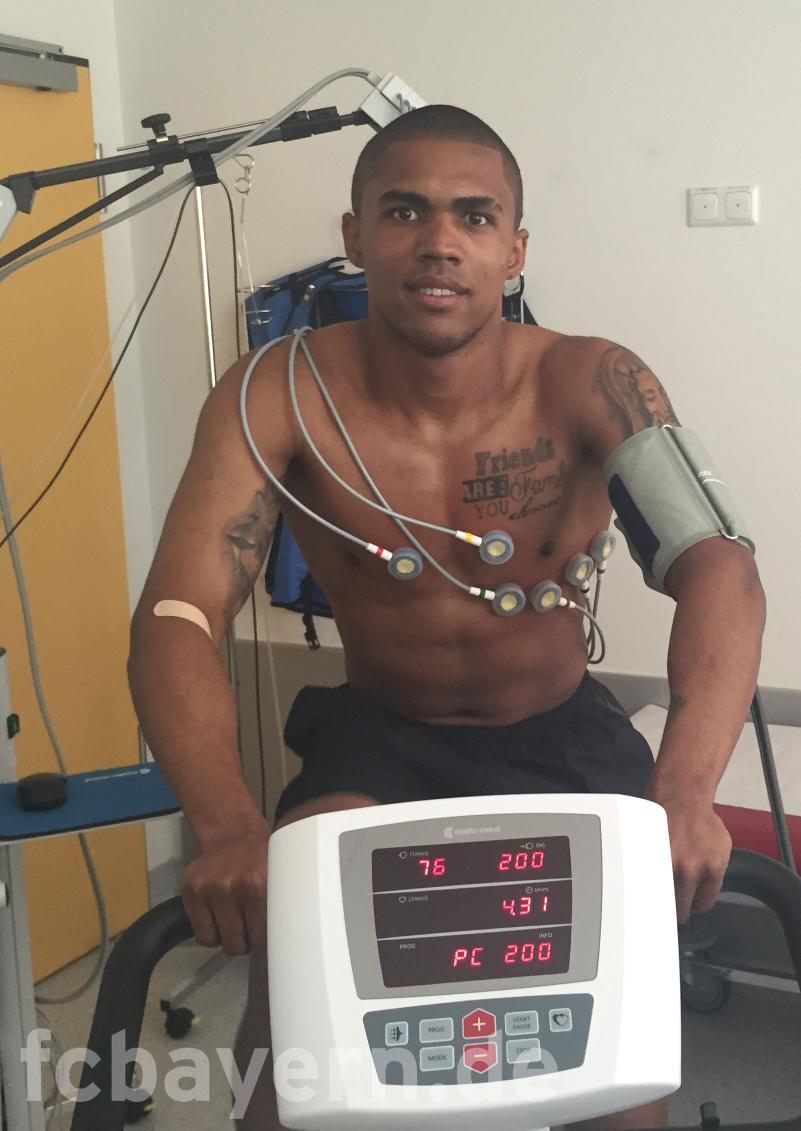 [11] [Mittelfeld] Douglas Costa de Souza - Page 2 CI2cmtHWwAEWWjH