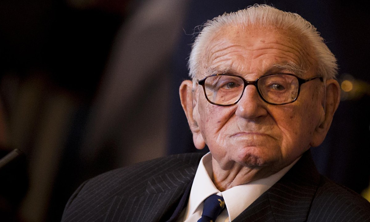 Muere a los 106 años de edad el inglés #SirNicholasWinton hombre que salvó a 669 niños checos de los #nazis en 1939.