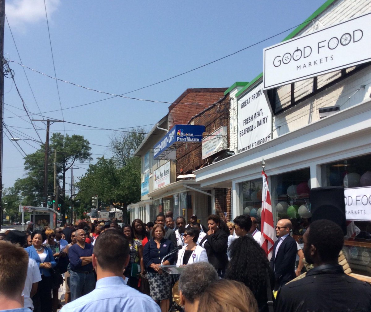 darryljmaxwell's tweet photo. Kudos @MayorBowser for #raiseDC kickoff on @RIAMainStreet at @GoodFoodDC! Thx @SmallBizDC @DMGEOSnowden 4 support! http://t.co/QPyf9YpVOC