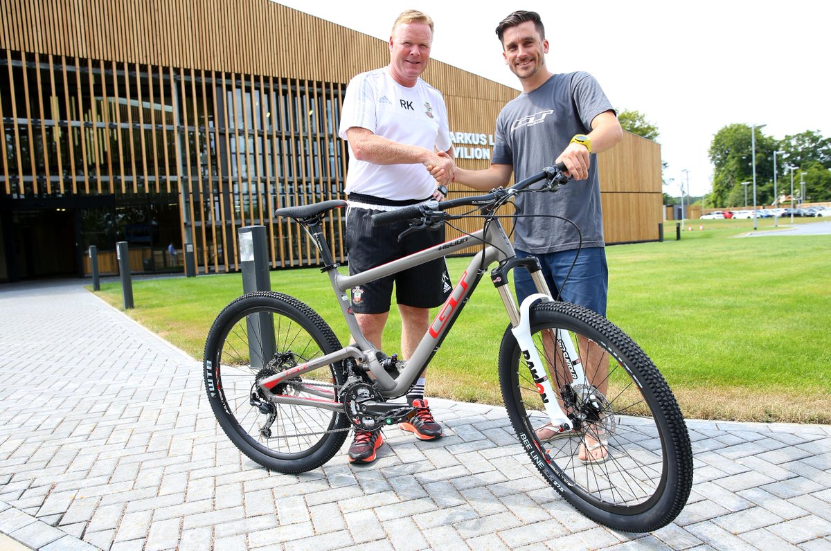 ChopperFielder's tweet photo. Today i met @RonaldKoeman  @SouthamptonFC to hand over his new bike courtesy of @GTBicycles #WeMarchOn http://t.co/k6WdifoQSn