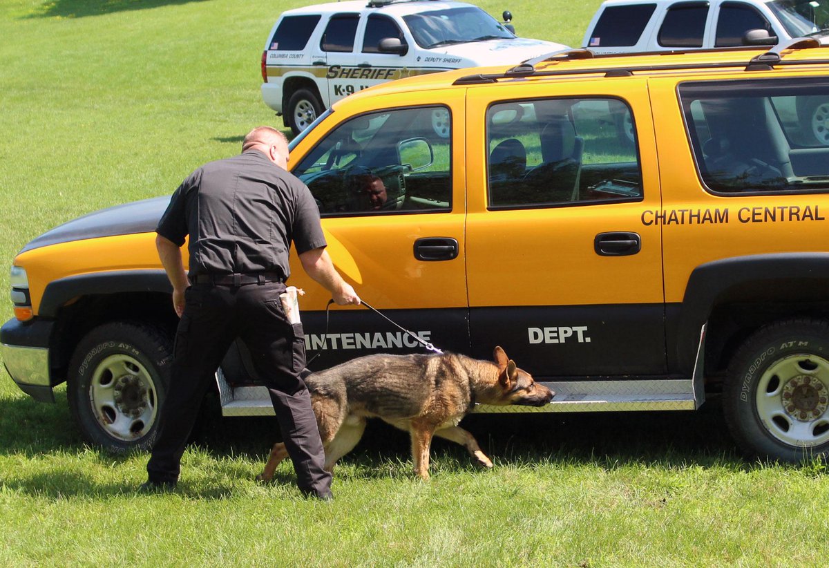 Columbia County Sheriff’s Office K9s gave demonstration to 3rd graders the last week of school goo.gl/39phNB