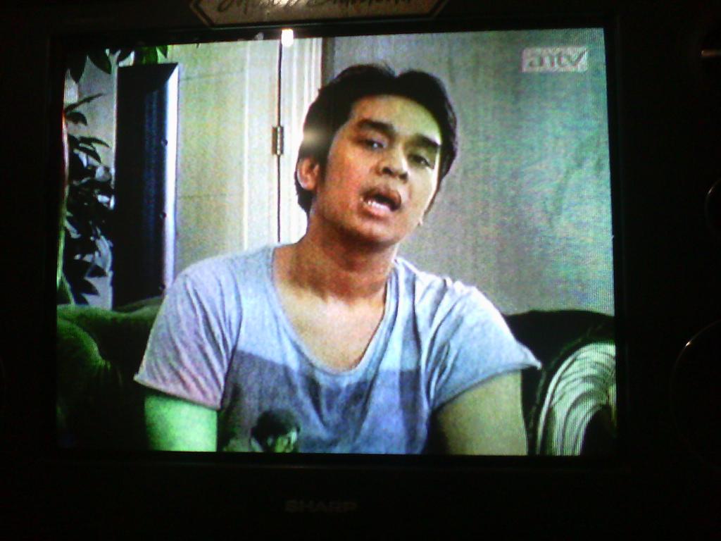 OlgaLovers_ID's tweet photo. Lagi liat @CatatanSiOlga mpe gak kedip mata liat ini orang cc. @OlgaSyahputra82 http://t.co/Ypkgufik0z