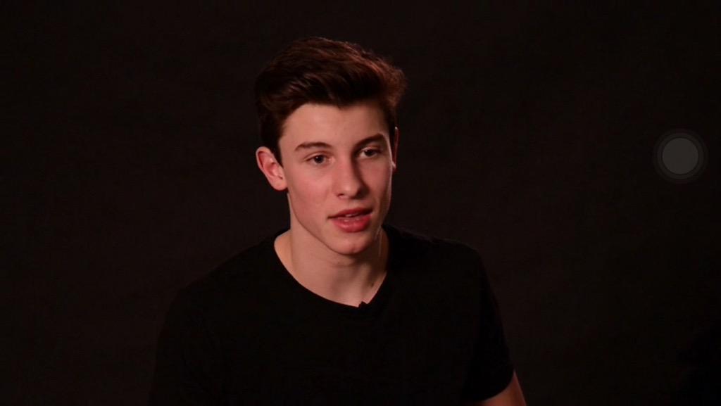 caylenftaaron's tweet photo. @Shawn_Access @ShawnMendes @andrewgertler hE IS SO HOT OMG #HandwrittenInspirations http://t.co/BA8wSKfQTL