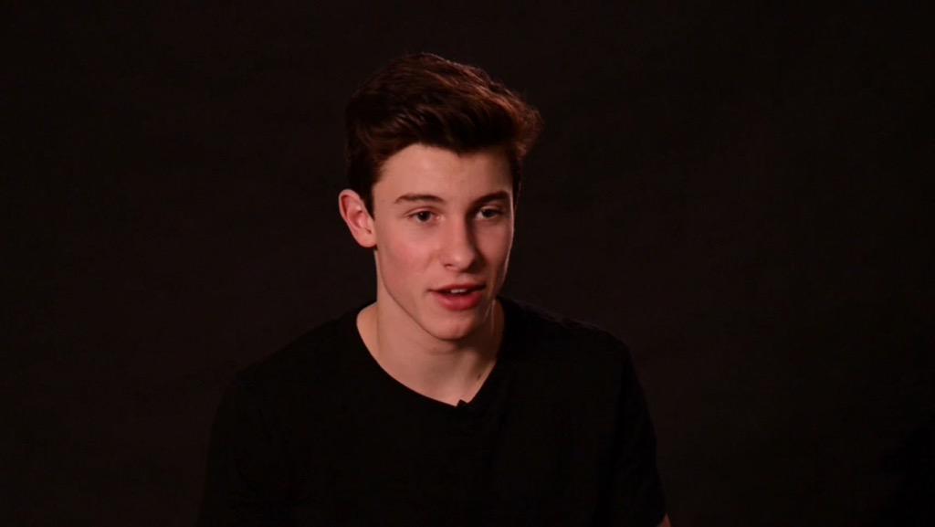 caylenftaaron's tweet photo. @Shawn_Access @ShawnMendes @andrewgertler hE IS SO HOT OMG #HandwrittenInspirations http://t.co/BA8wSKfQTL