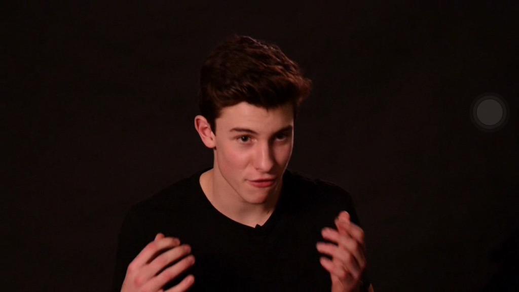 caylenftaaron's tweet photo. @Shawn_Access @ShawnMendes @andrewgertler hE IS SO HOT OMG #HandwrittenInspirations http://t.co/BA8wSKfQTL