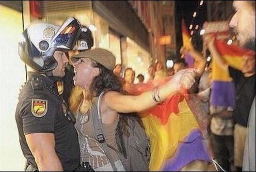 JEzcurr's tweet photo. Más vale tarde que nunca.
#LeySeguridadCiudadanaSI http://t.co/jFDIKilVHY