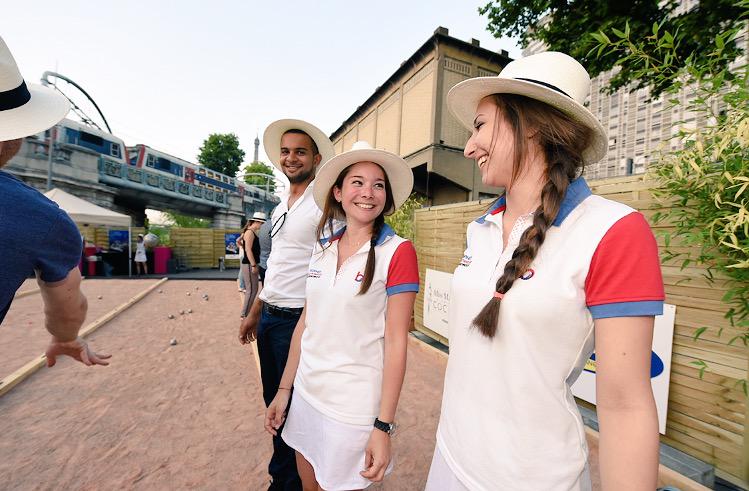 Agence_Swing's tweet photo. Les hôtesses vous accompagnent pendant les matchs avec le sourire 😃 #TPG2015 @Agence_Swing http://t.co/3yzcpFp5Ar