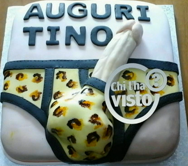 valiusrm's tweet photo. Comunque le foto degli scomparsi mostrate un secondo, la torta ripetuta 10 volte! #chilhavisto #sciarellers http://t.co/Vzqg9dGUdo