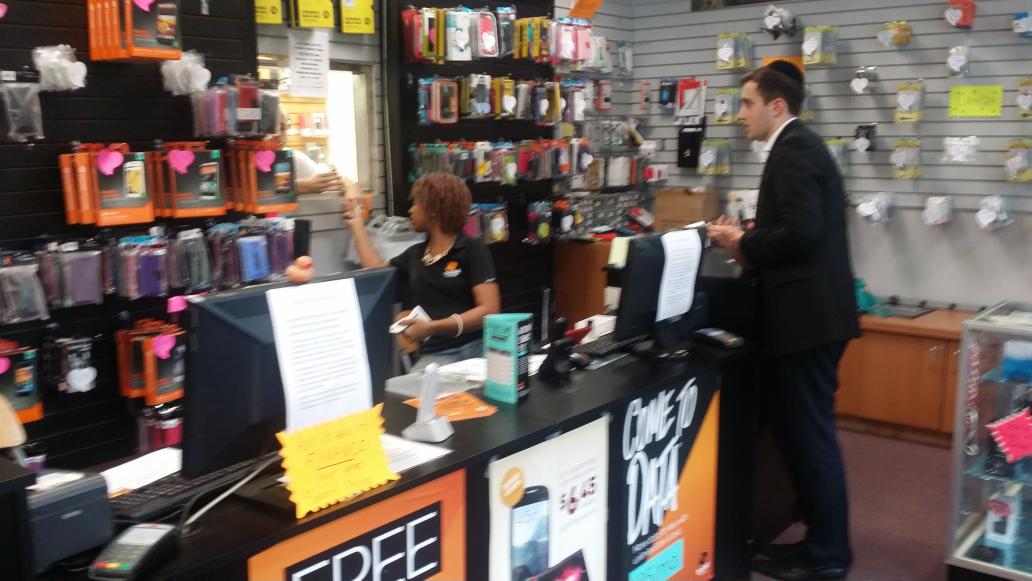 BoostBmoreTay's tweet photo. Just sold one at Metro 2. Port in from cricket. That's how we do it in Baltimore @shawnatspg @KTBmore_spg http://t.co/1dKg3Y90fe