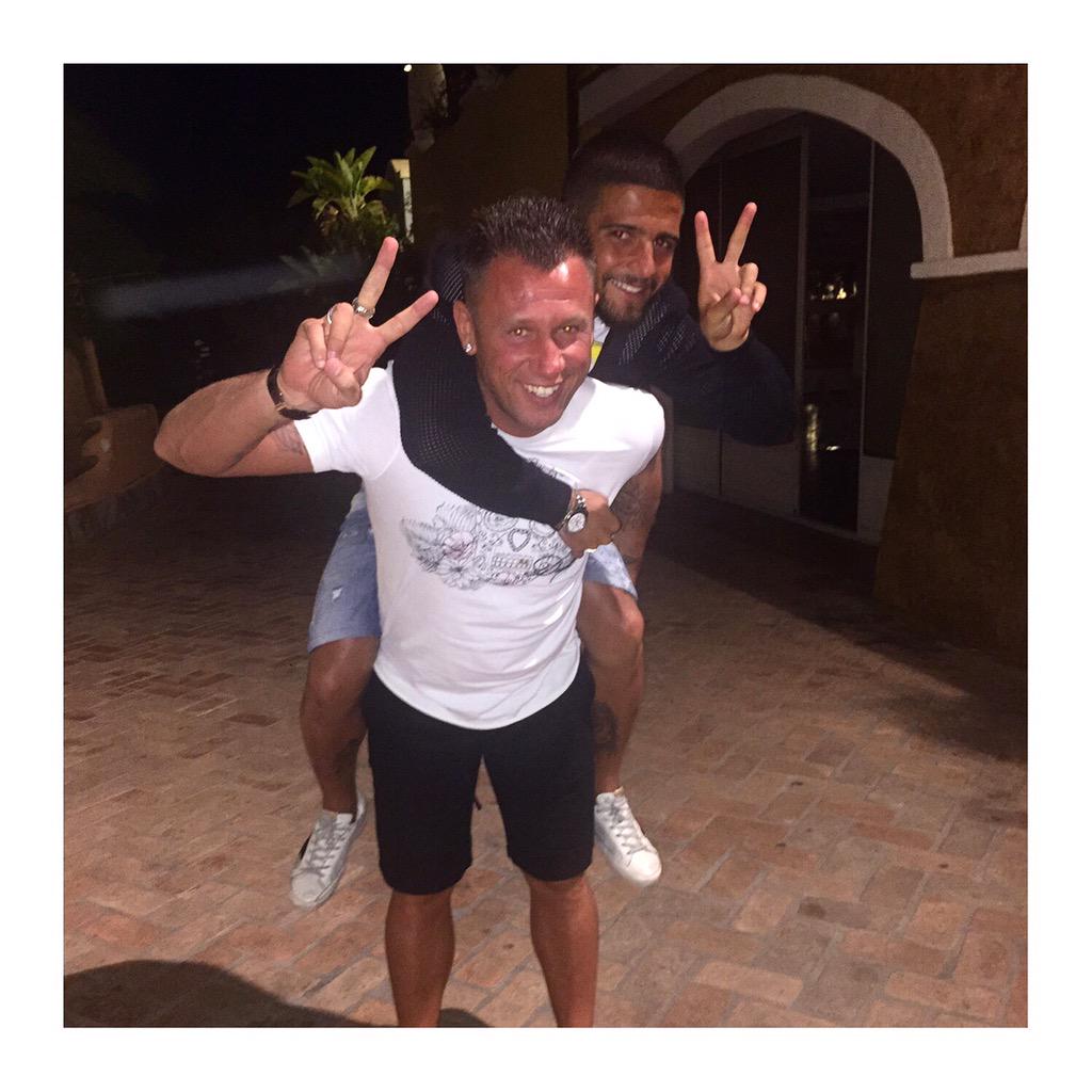 chriscarol99's tweet photo. Due matti! 😂 #Anto #Lore #amici #fortevillage #sardegna http://t.co/gnsWvCiXsr