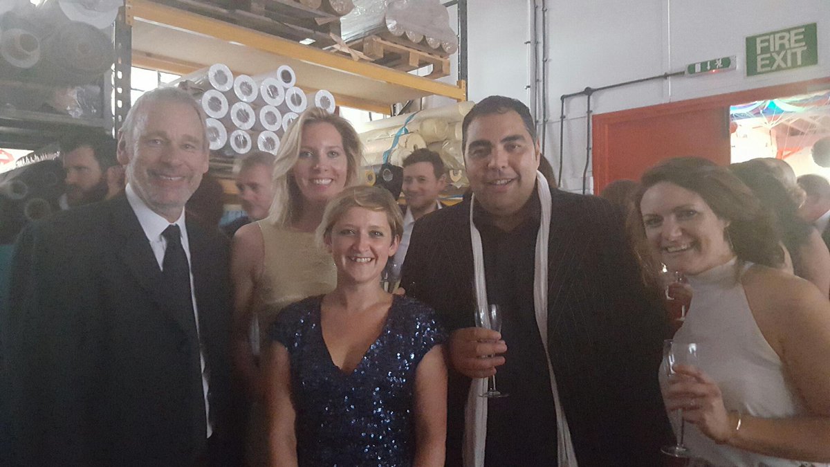 bristolballoon's tweet photo. Awesome to see the fabulous @thinktwink @laurarawlings with @weareplaster and @bristolbusnews http://t.co/XU8Zsstak6