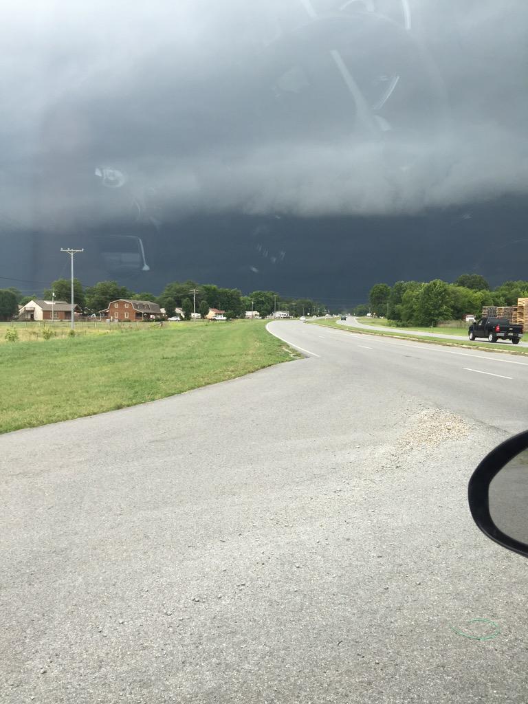 Amanda_Ouzts's tweet photo. Looking from Falkville towards Hartselle about 30 minutes ago! #WAFFwx http://t.co/DHBWAjnb6j