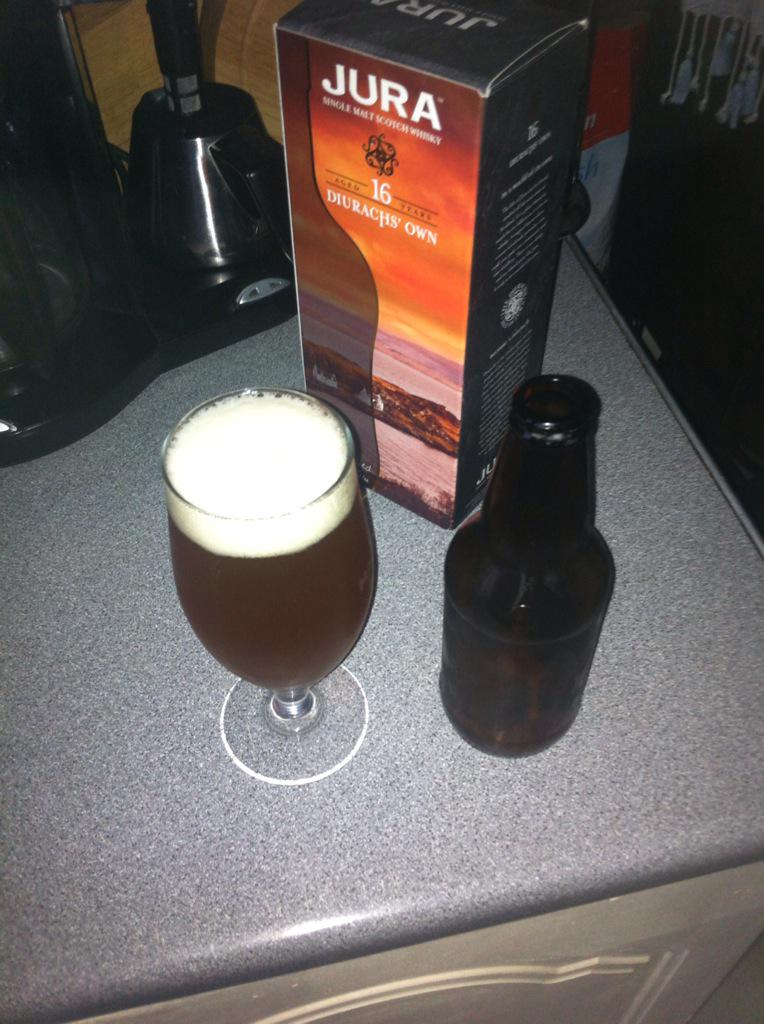 MoffattKarl's tweet photo. Cheers for the home brew @garryshaw78 nice little tipple. http://t.co/VCKyzZkcMV