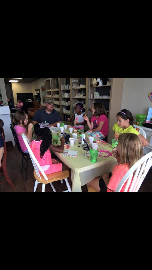 Merle38829's tweet photo. We had a great time celebrating Merle's Girls softball team! They enjoyed getting facials and doing their own makeup http://t.co/CvcL5BxLrO