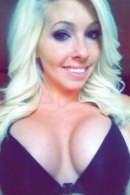 I'll be on #MFC in 30 min😇✨ #camgirl #cleavage http://t.co/okkFz0yQik<a href="/tag/mfc"class="tags">#MFC</a><a href="/tag/camgirl"class="tags">#camgirl</a><a href="/tag/cleavage"class="tags">#cleavage</a>