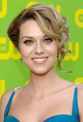 Happy Birthday to the talented Hilarie Burton  