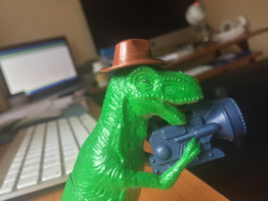 CastingDinosaur's tweet photo. Actors please hit your marks, we cant have anyone else falling off the side of the building #castingdinosaur http://t.co/nXYFfV0d2k