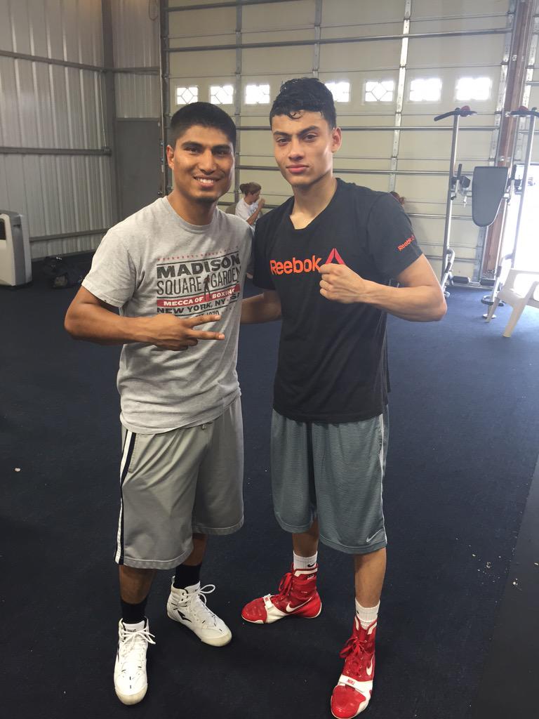Hector_Tanajara's tweet photo. Great sparring today with @mikeygarcia and @TheArtistPerez #RGBA 💯 http://t.co/2rlCRSEfR1