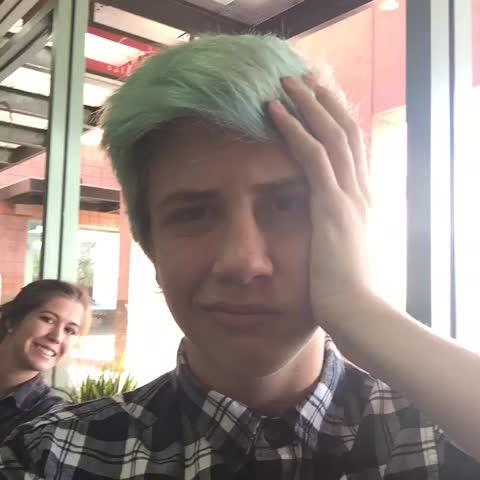 Hi it's me Zach Tomlinson! This is me and Tess. RT this please!