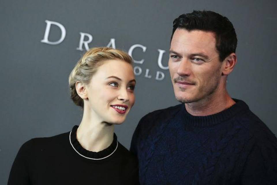 LukeEvans_TH's tweet photo. ' เวลาคือนิรันดร์ ' #TimeIsEternal http://t.co/Hh2IHV7PE2