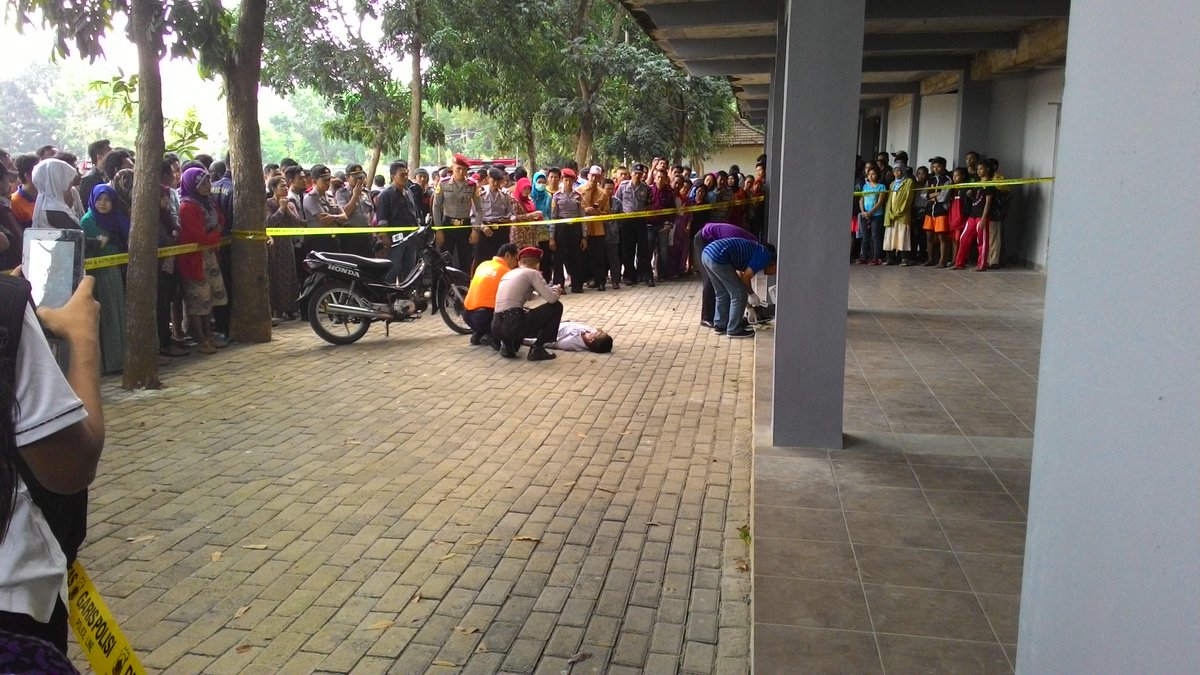 setelah saya ke TKP , trnyata benar adanya mayat pria terbujur beku, diduga tewas krena masok angen. #sekilasramadhan