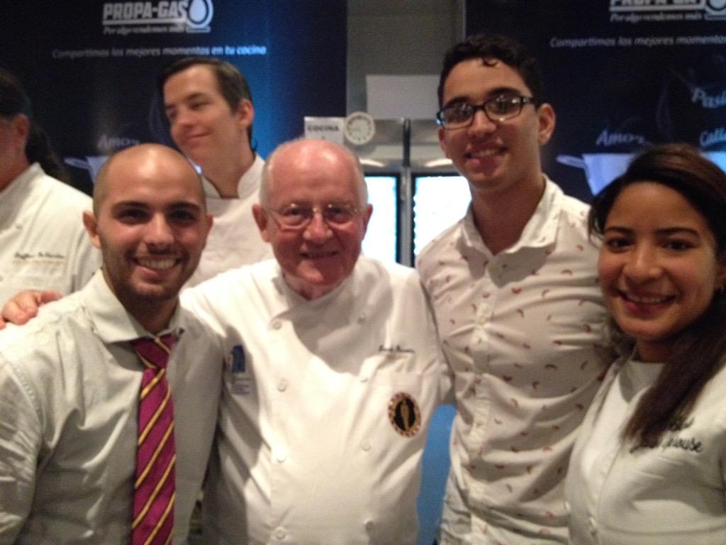 LaraYanira's tweet photo. Un gran evento, muchas felicidades. @chefrosanna @HOSTELERIANEWS #hosteleriafoodfest2015 #copaculinarialasamericas http://t.co/uGTAp0ZiaT