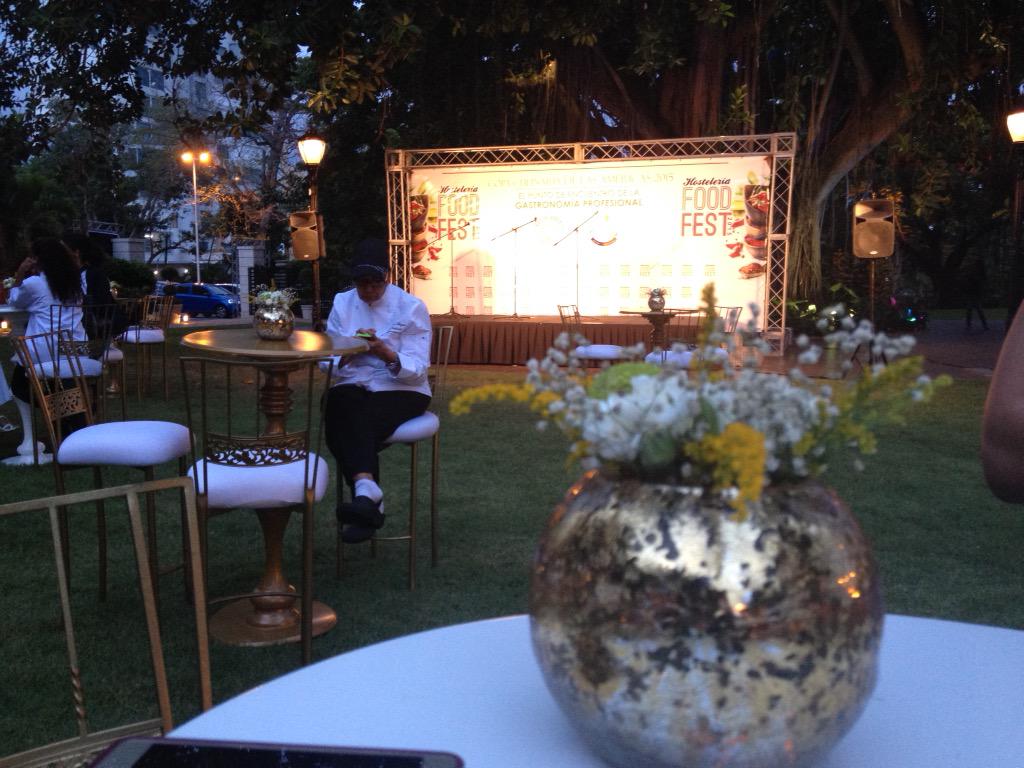 LaraYanira's tweet photo. Un gran evento, muchas felicidades. @chefrosanna @HOSTELERIANEWS #hosteleriafoodfest2015 #copaculinarialasamericas http://t.co/uGTAp0ZiaT